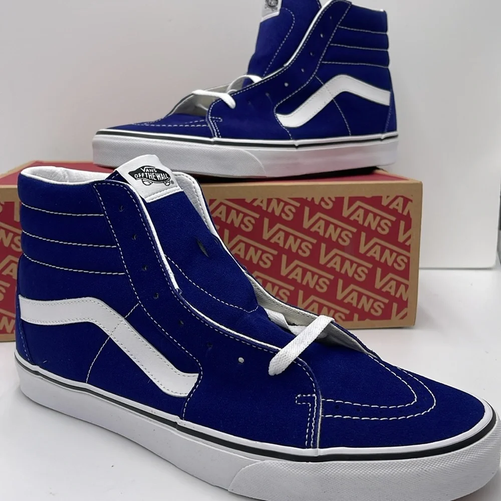 Vans Men’s Sk8-Hi Color Theory Beacon Blue
VN000D5IBYM
Sneakers - Picture 15 of 16